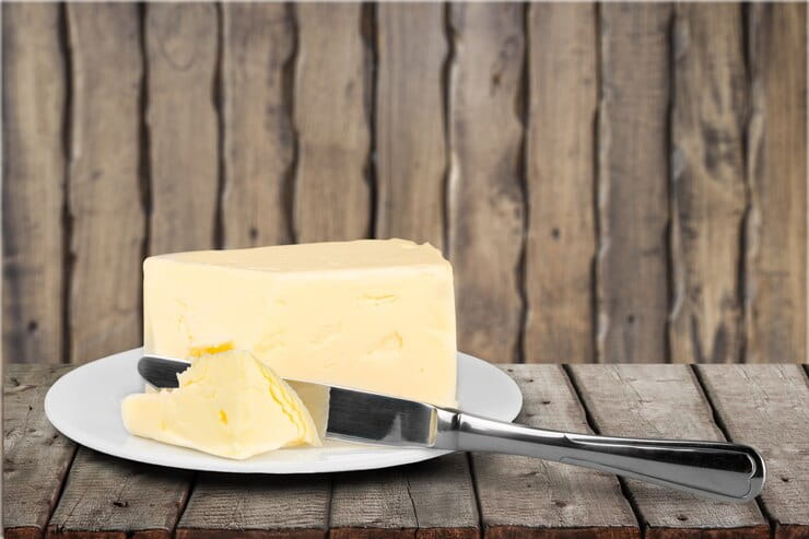 pat-fresh-farm-butter-butter-dish-with-knife-backgrouund_488220-2620 (1)